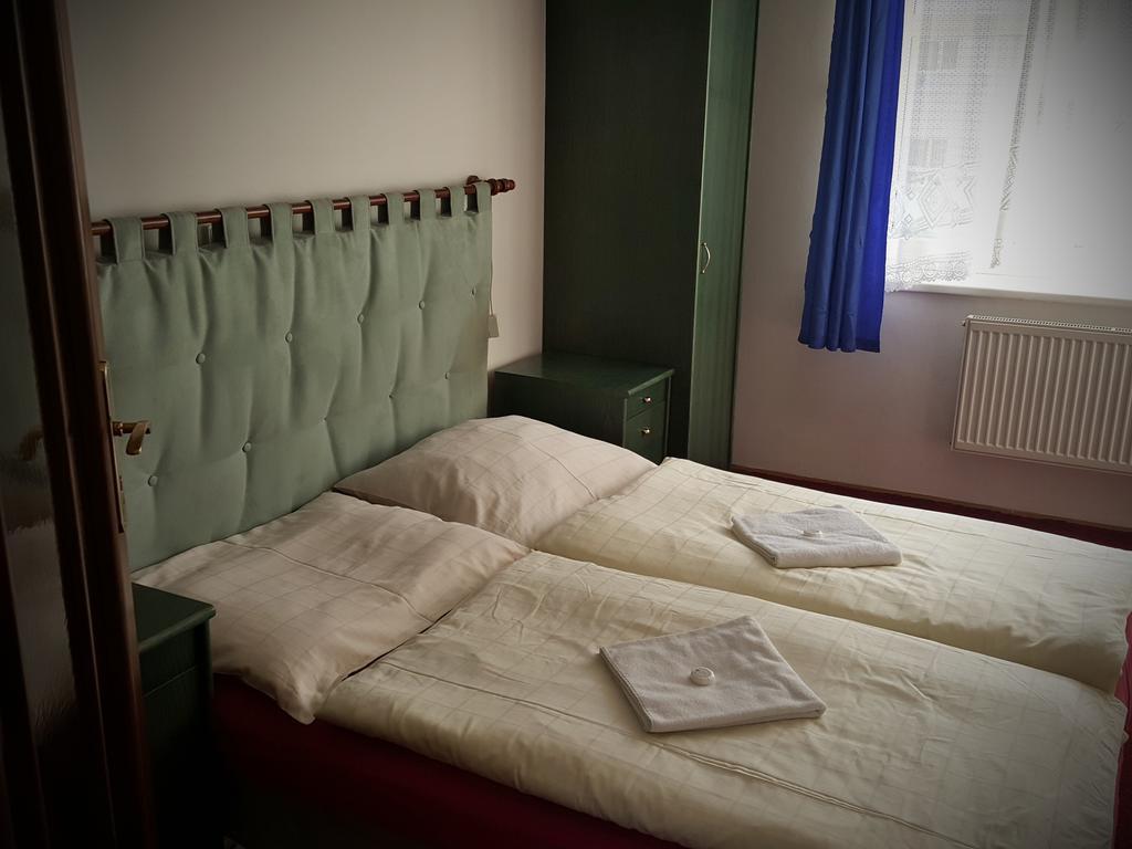 Harmony Hall Apartments Hradec Kralove Bagian luar foto